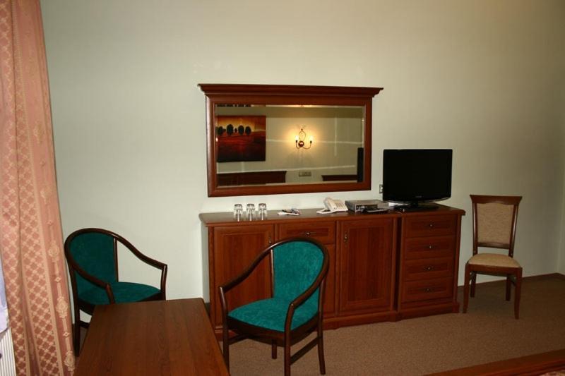 Zlaty Lev Hotel Louny Quarto foto